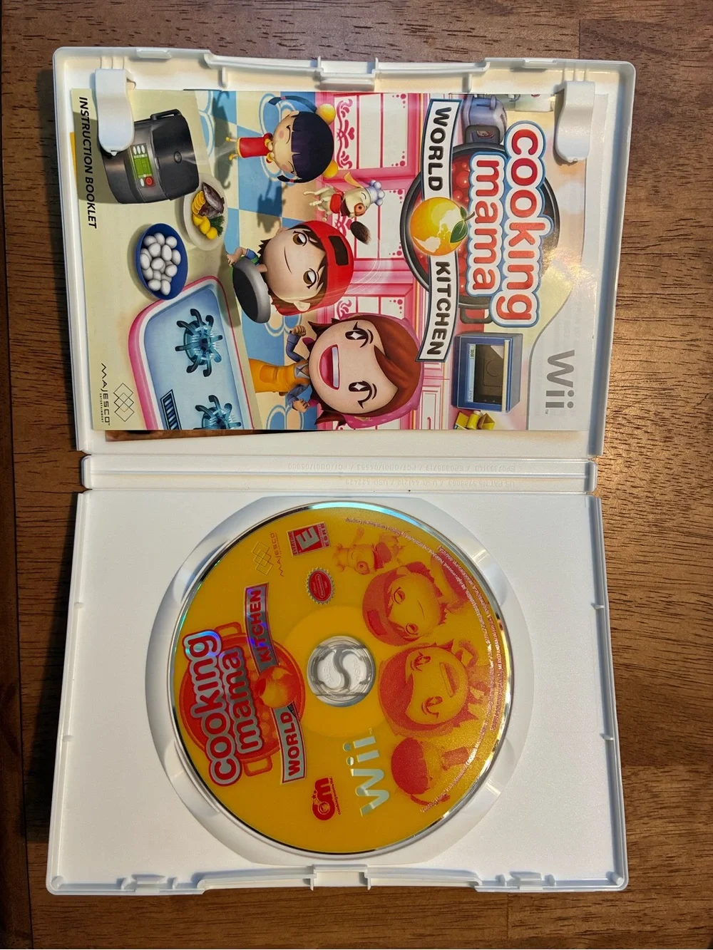Nintendo Cooking Mama: World Kitchen - White, Pink, Blue Artwork